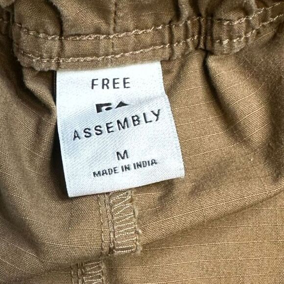 Free Assembly Men's Khaki Pull On Buckle Jogger Pants Size Medium - Picture 3 of 5